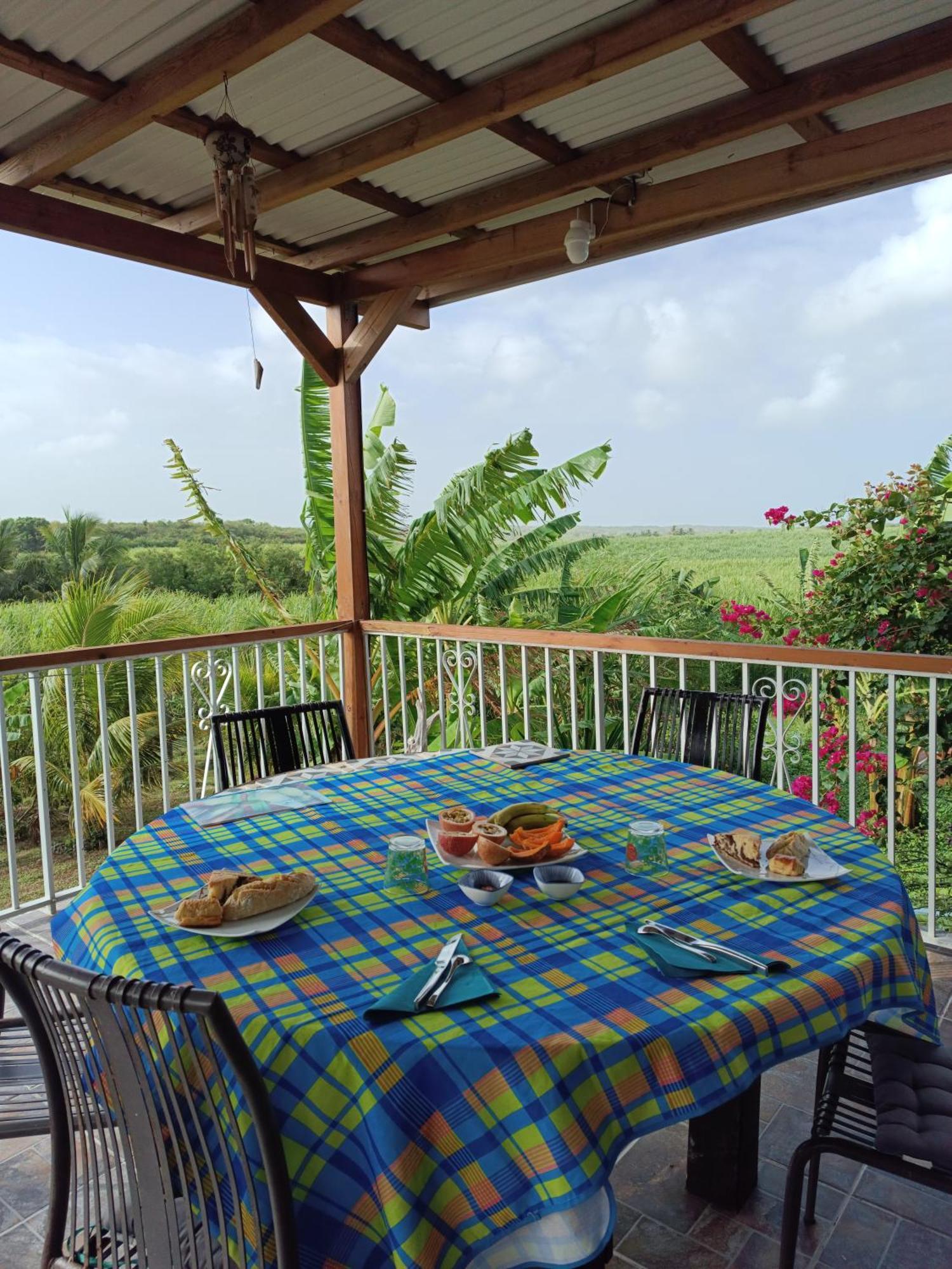 Kaz A Klemence Gite Creole Avec Piscine Et Table Dhotes A Anse Bertrand Exteriér fotografie